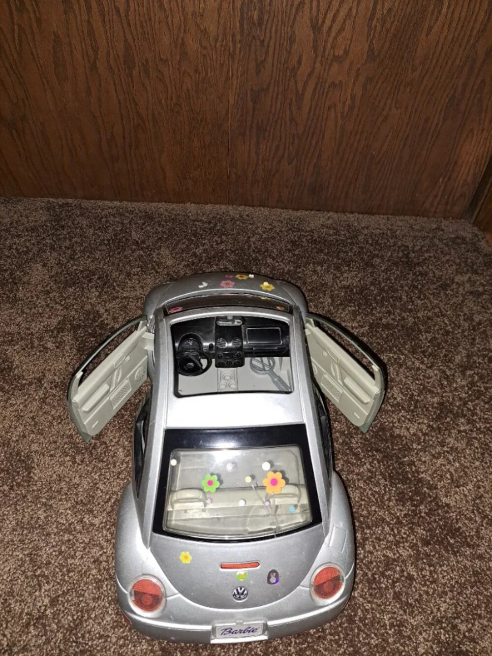 Vintage 2000 Mattel Barbie Silver Volkswagen Beetle toy car with flower decals - Picture 8 of 14